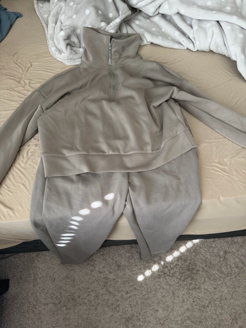 Womens tan matching set sweatpants and zip up sweatshirt medium